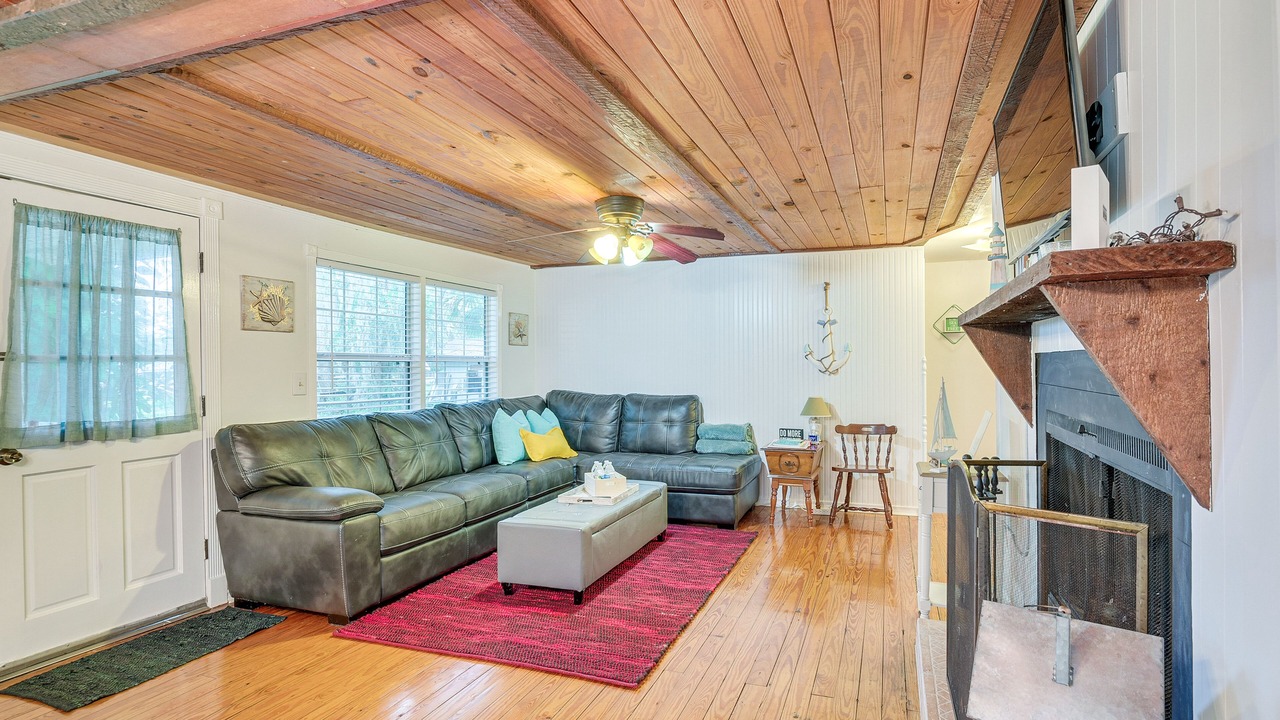 Photo of Livingroom in Inglis