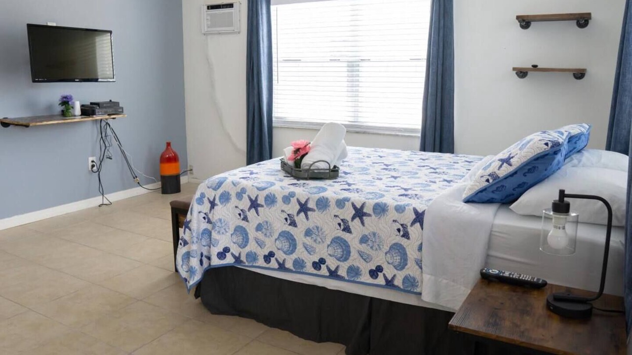 Photo of Bedroom in Carver City - Lincoln Gardens