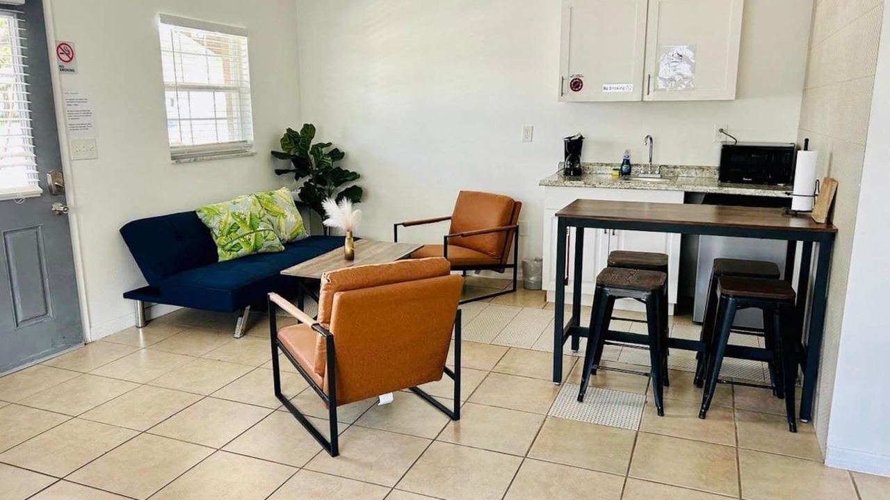 Photo of Livingroom in Carver City - Lincoln Gardens