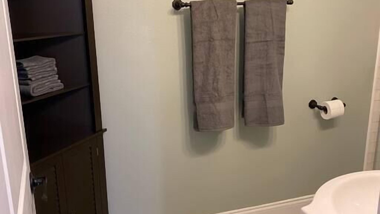 Photo of Bathroom in Azalea Park