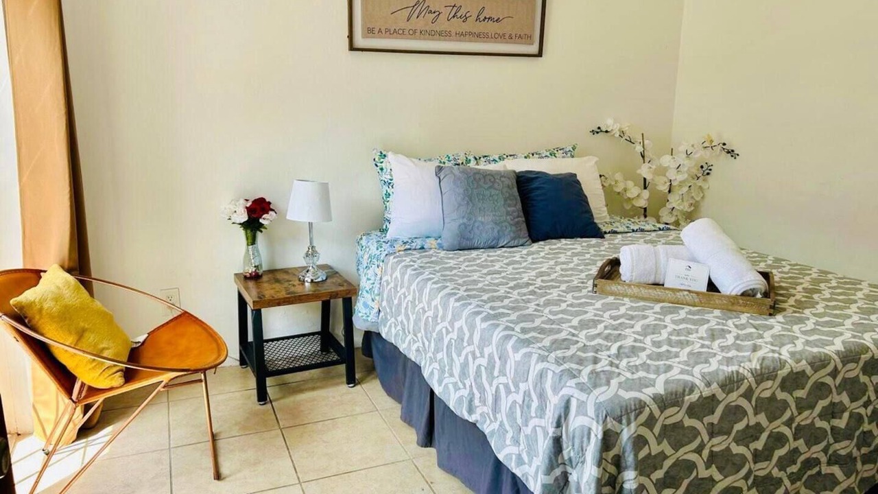 Photo of Bedroom in Carver City - Lincoln Gardens