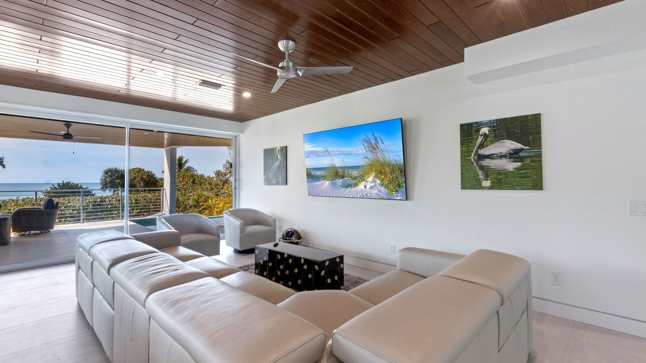 Photo of Livingroom in Whitney Beach