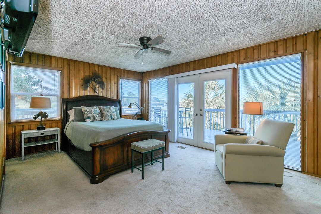 Photo of Bedroom in Lake Forest