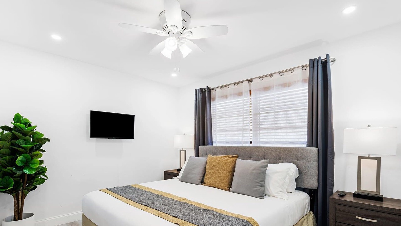 Photo of Bedroom in Dania Beach