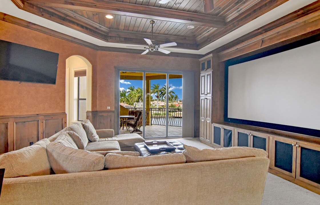 Photo of Livingroom in Caloosahatchee