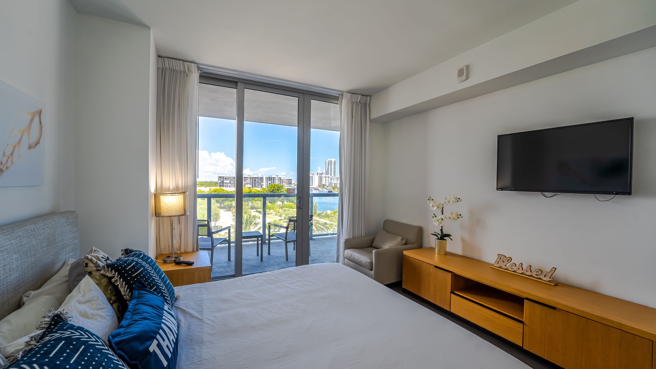 Photo of Bedroom in Hallandale Beach