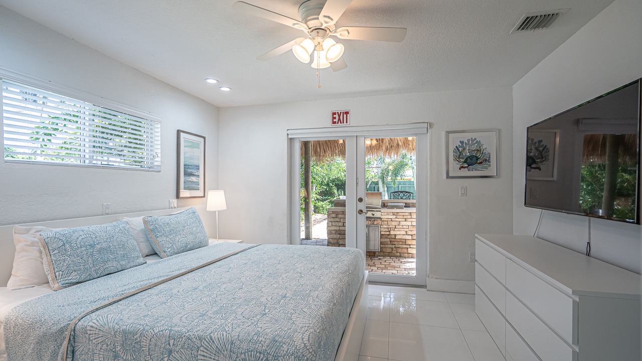 Photo of Bedroom in Hollywood Lakes