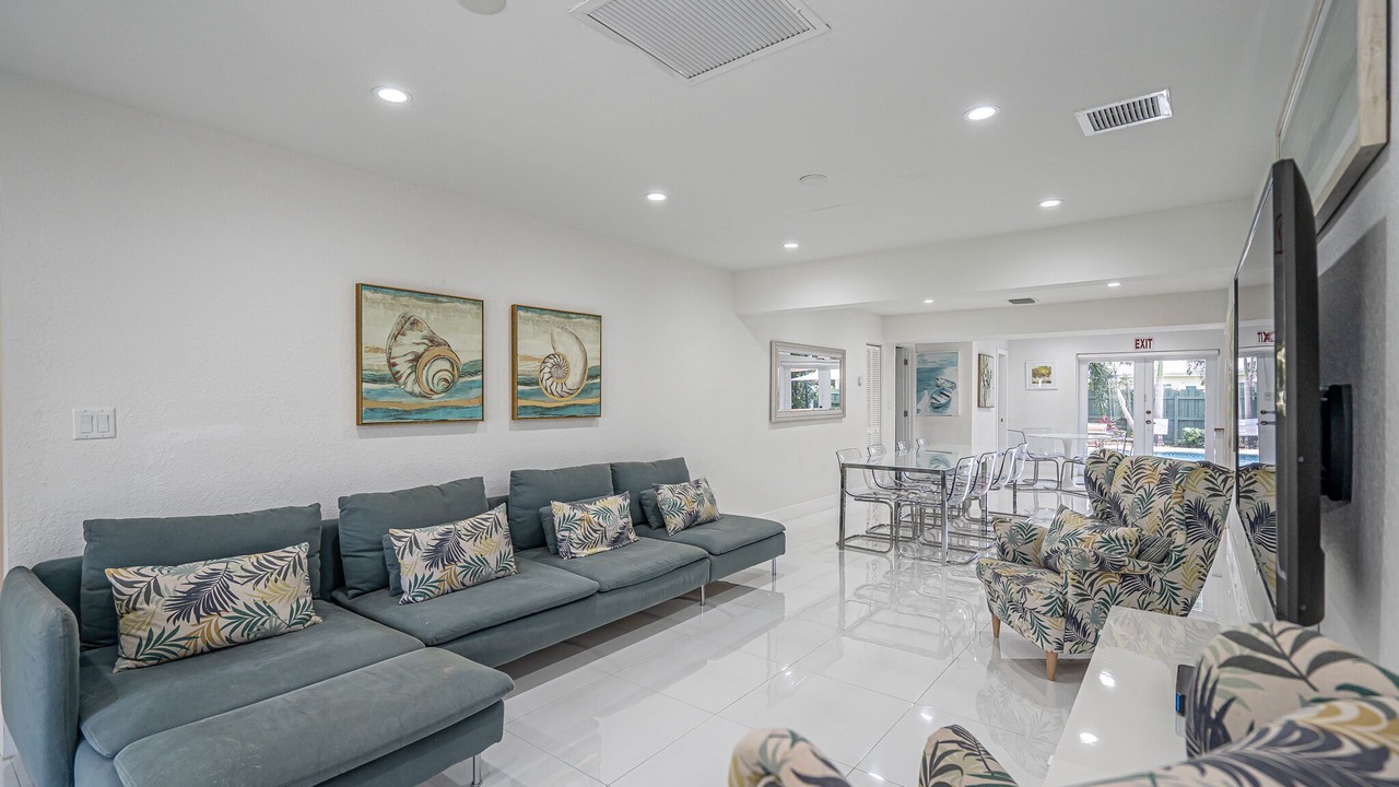 Photo of Livingroom in Hollywood Lakes