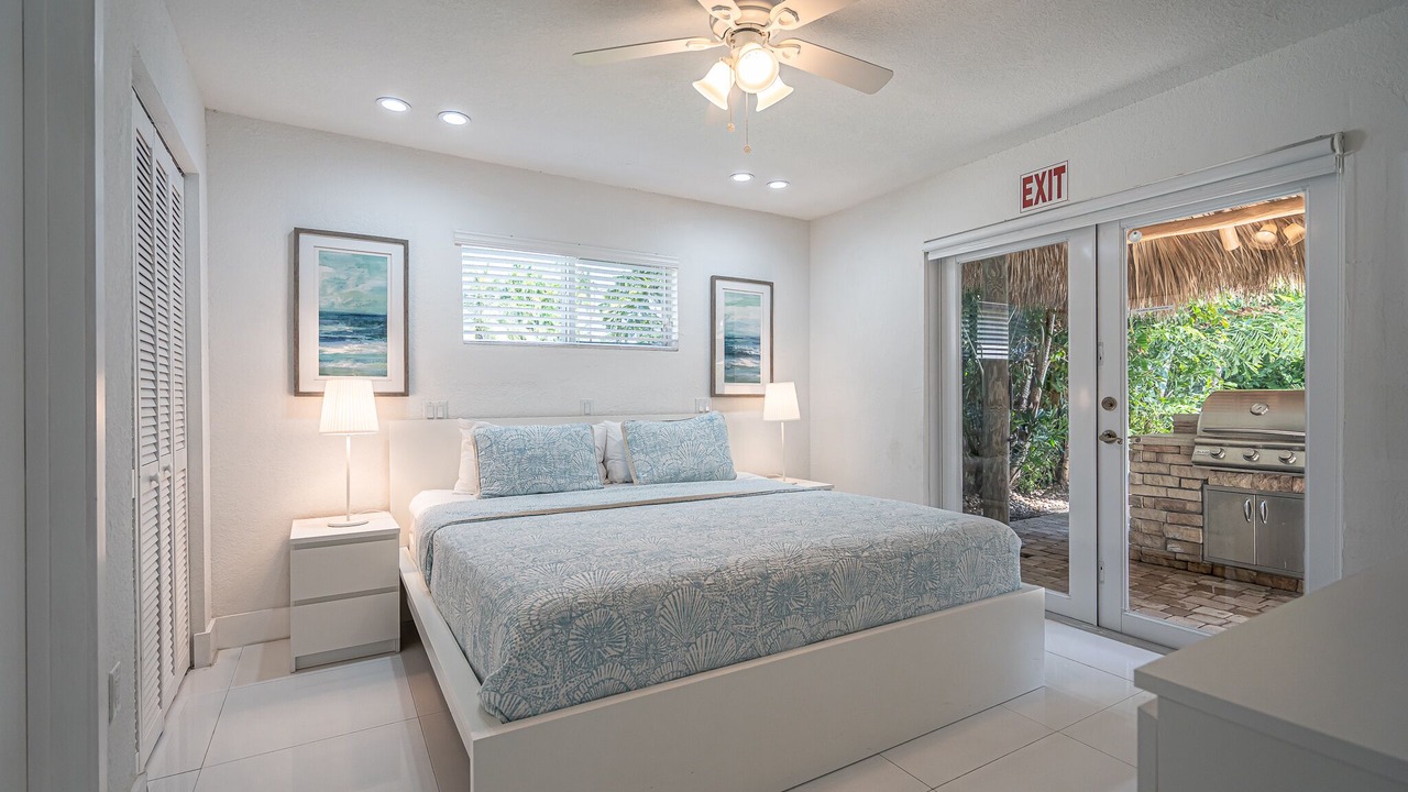 Photo of Bedroom in Hollywood Lakes