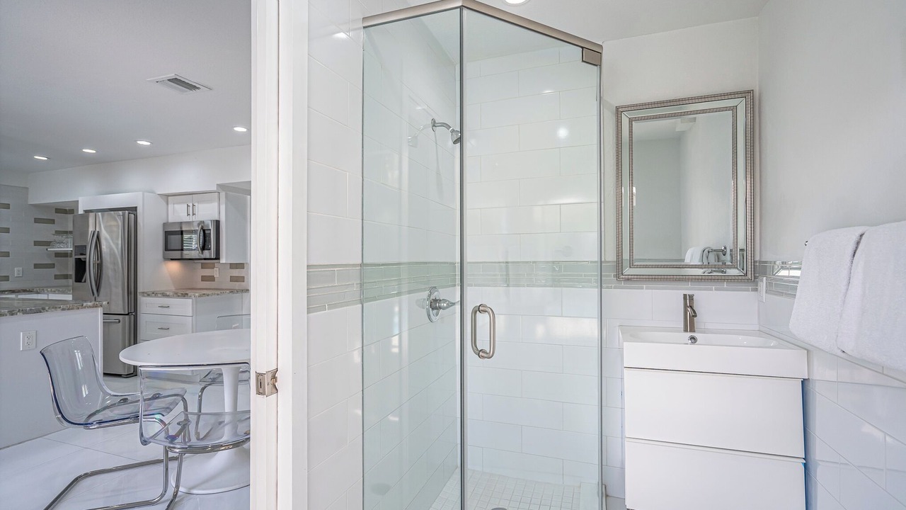 Photo of Bathroom in Hollywood Lakes