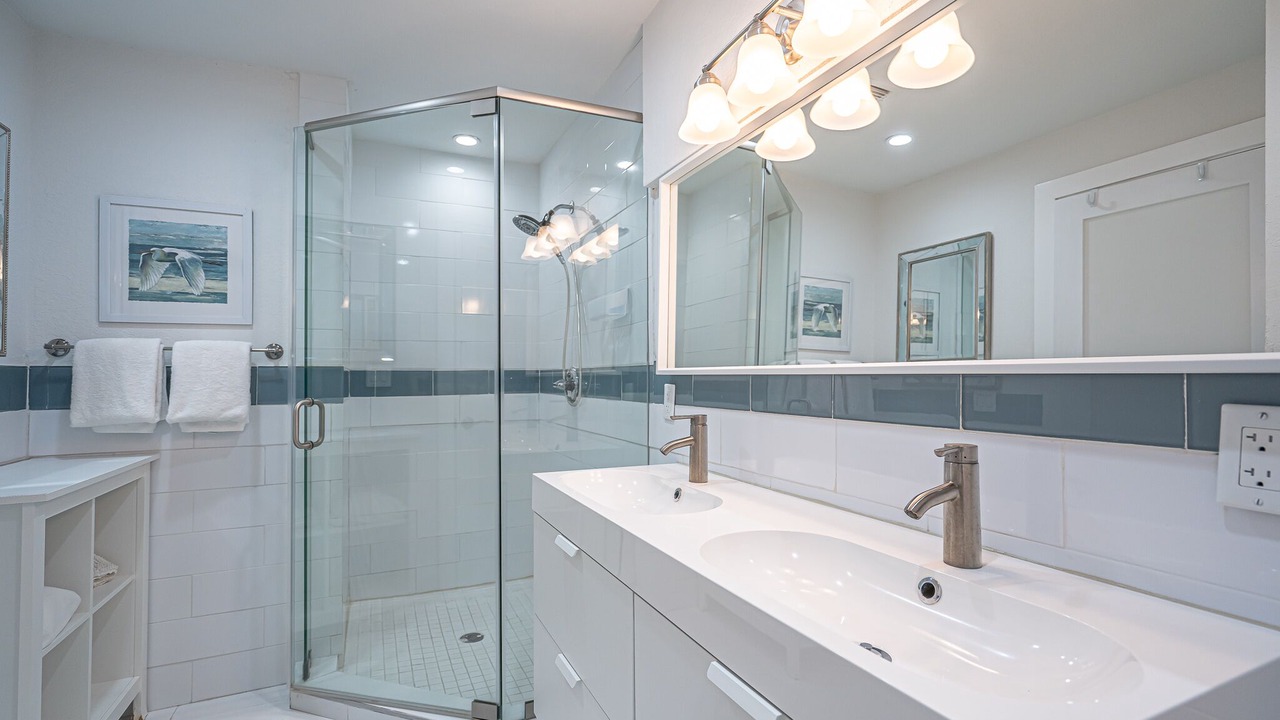 Photo of Bathroom in Hollywood Lakes