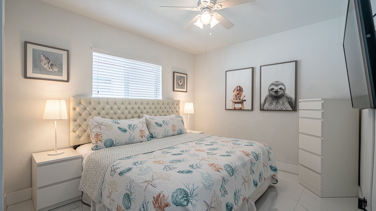 Photo of Bedroom in Hollywood Lakes