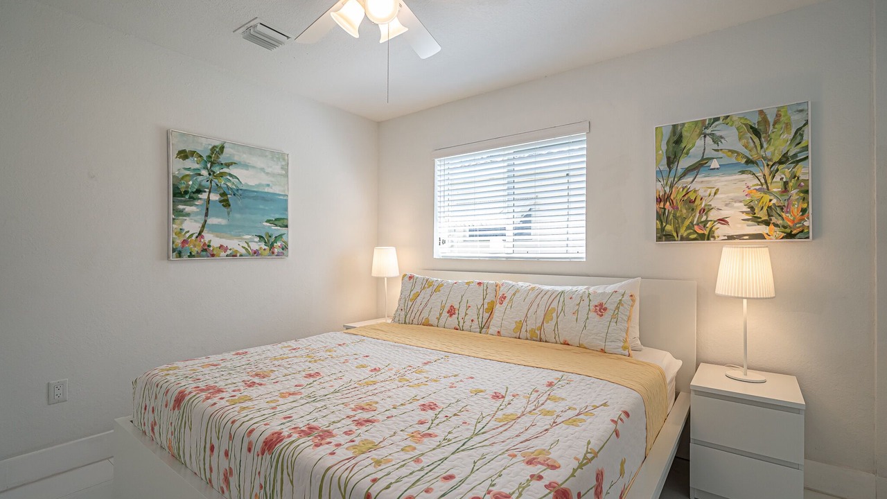 Photo of Bedroom in Hollywood Lakes