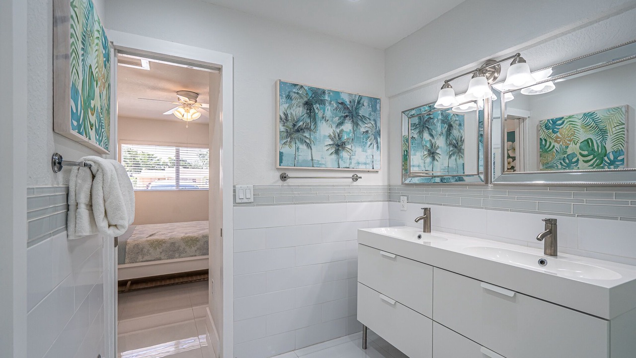 Photo of Bathroom in Hollywood Lakes