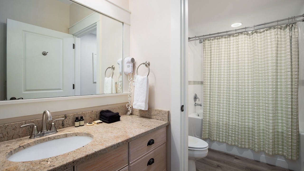 Photo of Bathroom in Baytowne Wharf