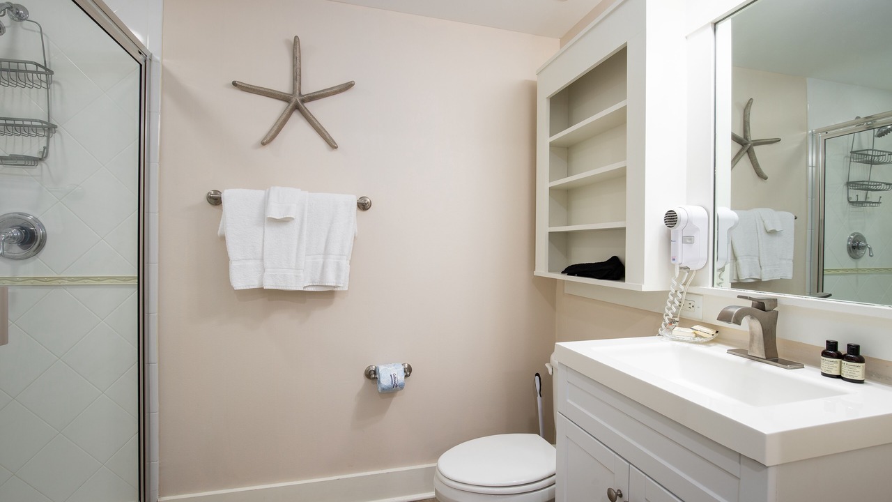 Photo of Bathroom in Baytowne Wharf