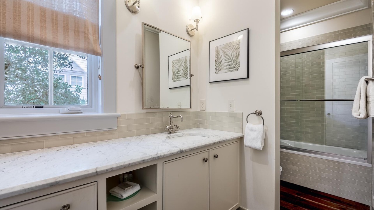 Photo of Bathroom in Gulf District