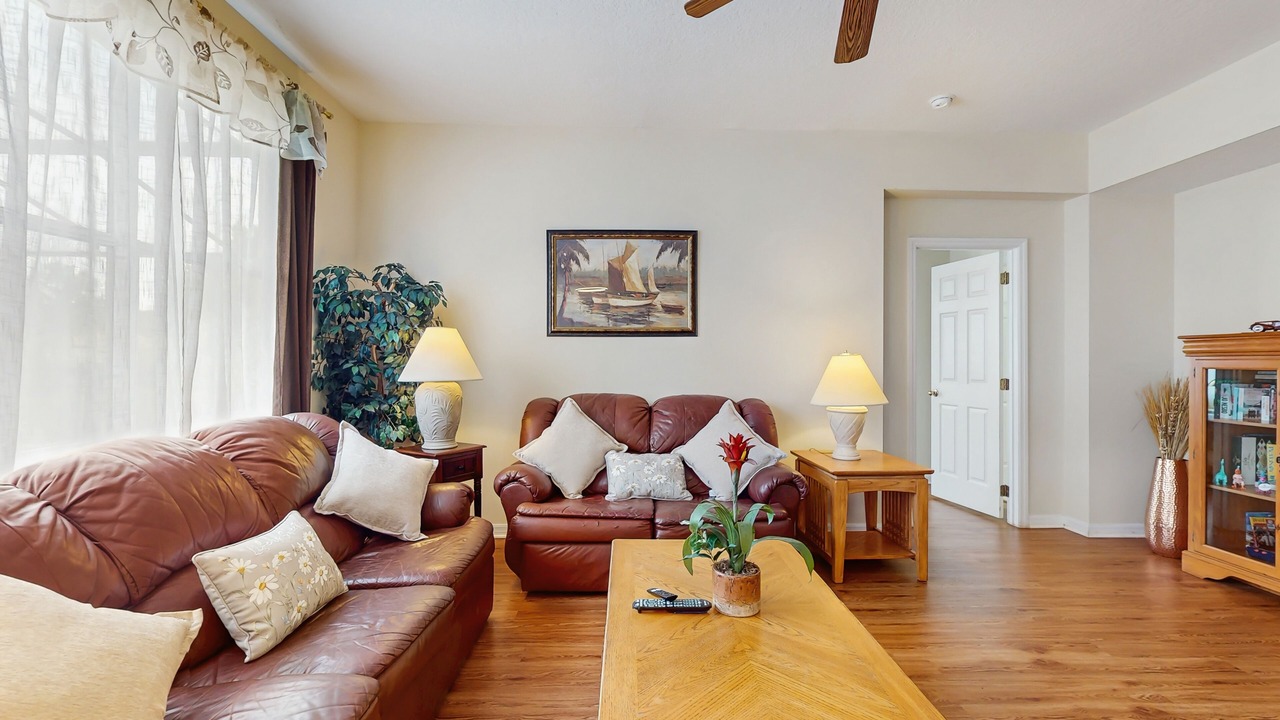 Photo of Livingroom in Windwood Bay