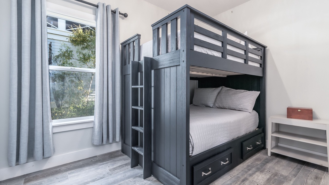 Photo of Bedroom in Dune Allen Beach