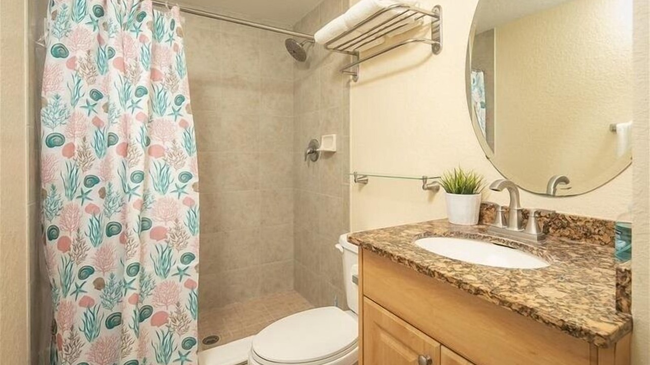 Photo of Bathroom in Treasure Island