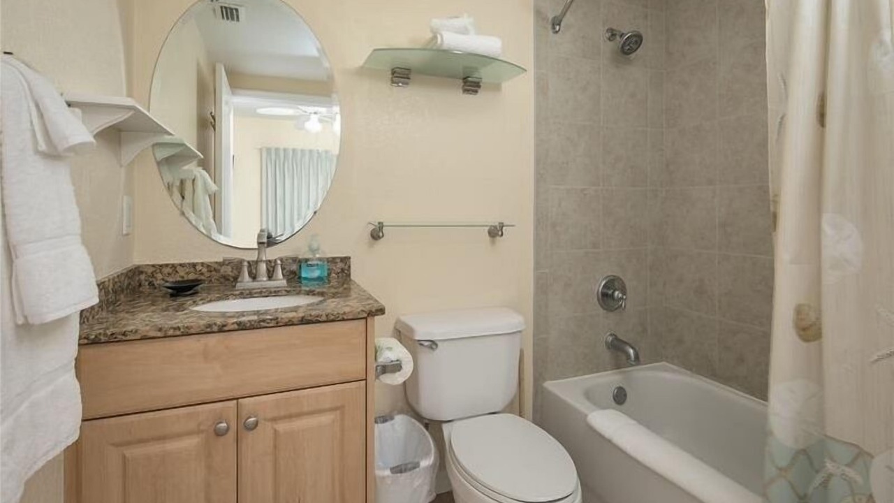 Photo of Bathroom in Treasure Island