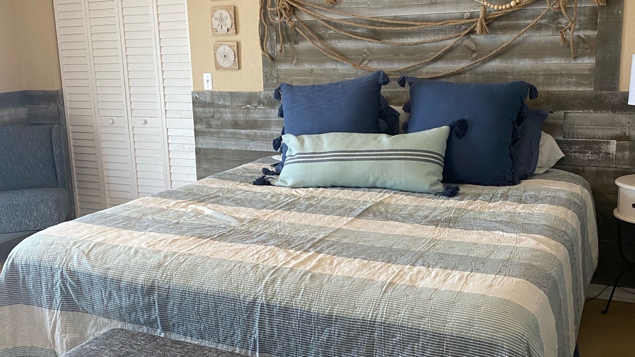 Photo of Bedroom in Weeki Wachee Gardens
