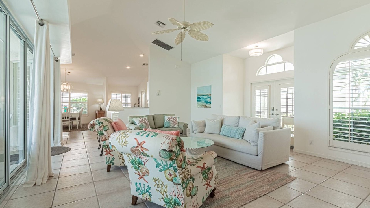 Photo of Livingroom in Central Naples