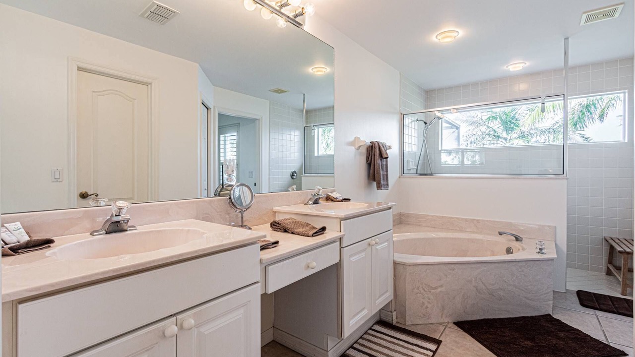 Photo of Bathroom in Central Naples