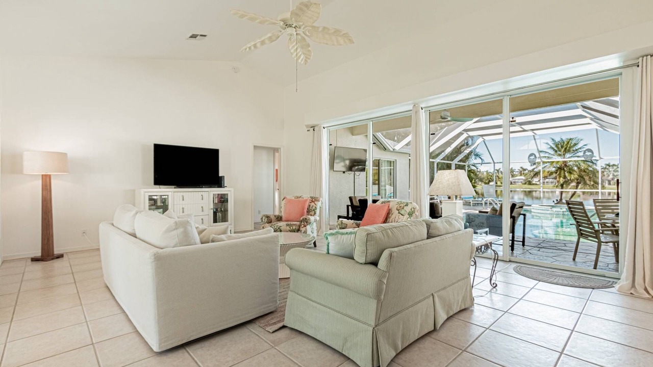 Photo of Livingroom in Central Naples