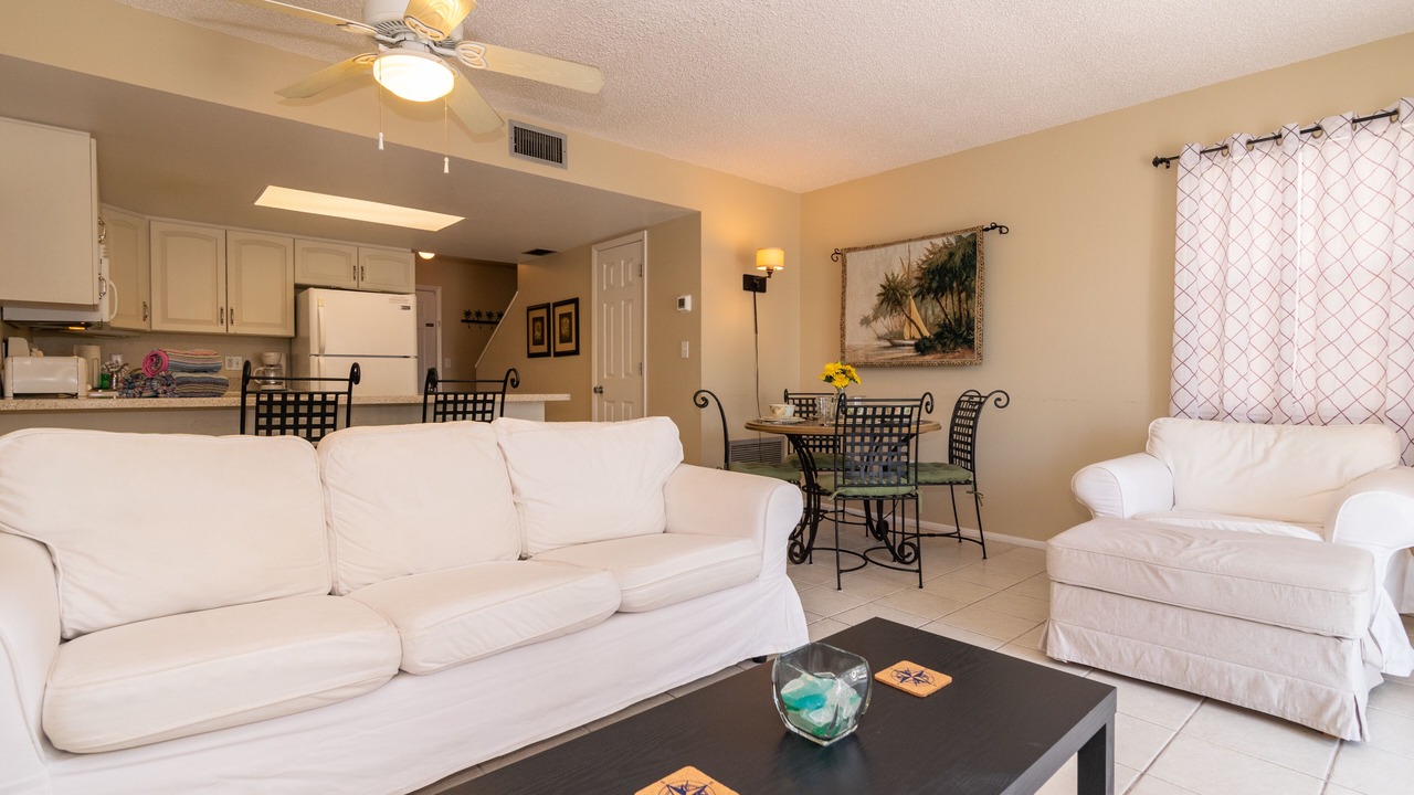 Photo of Livingroom in Holmes Beach