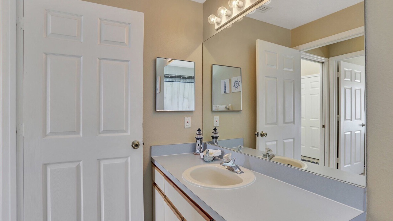 Photo of Bathroom in Bridgewater Crossing