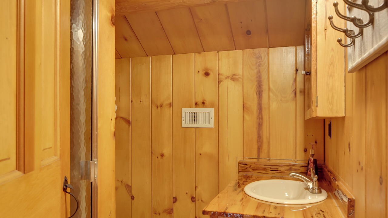 Photo of Bathroom in Pomona Park