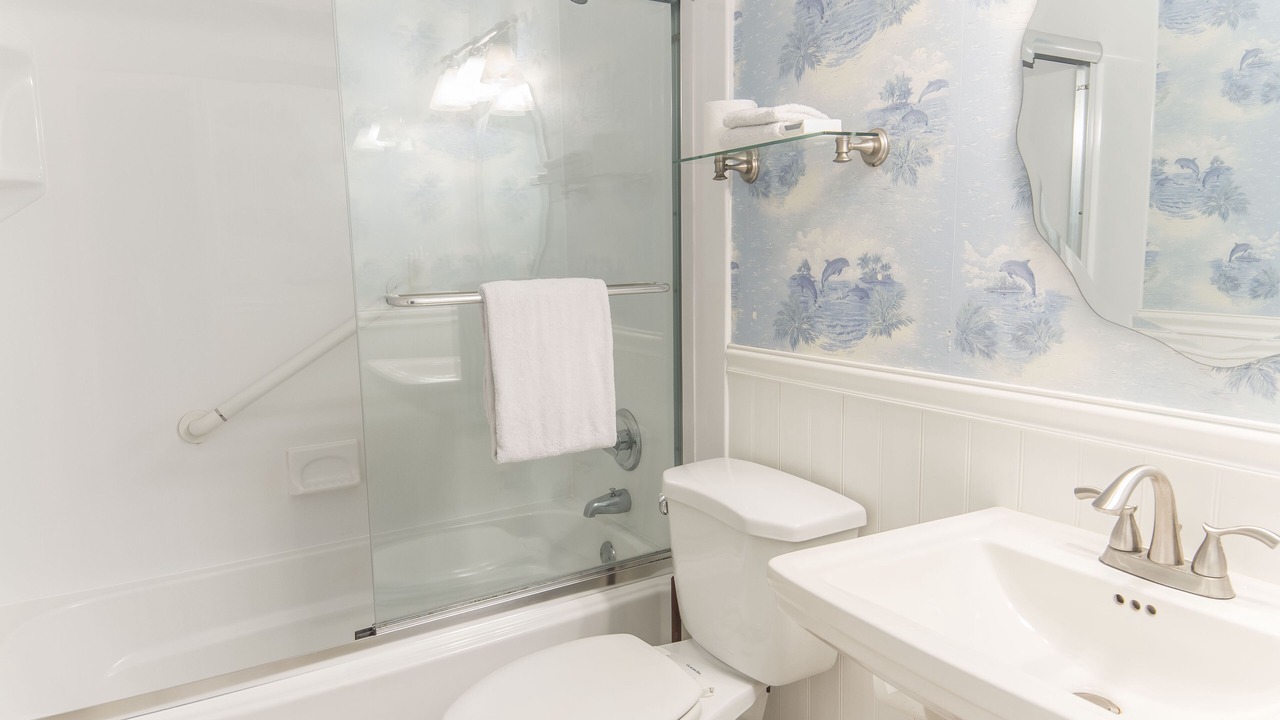 Photo of Bathroom in Surfcrest Village