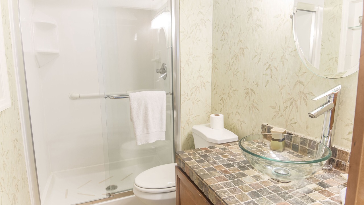 Photo of Bathroom in Surfcrest Village