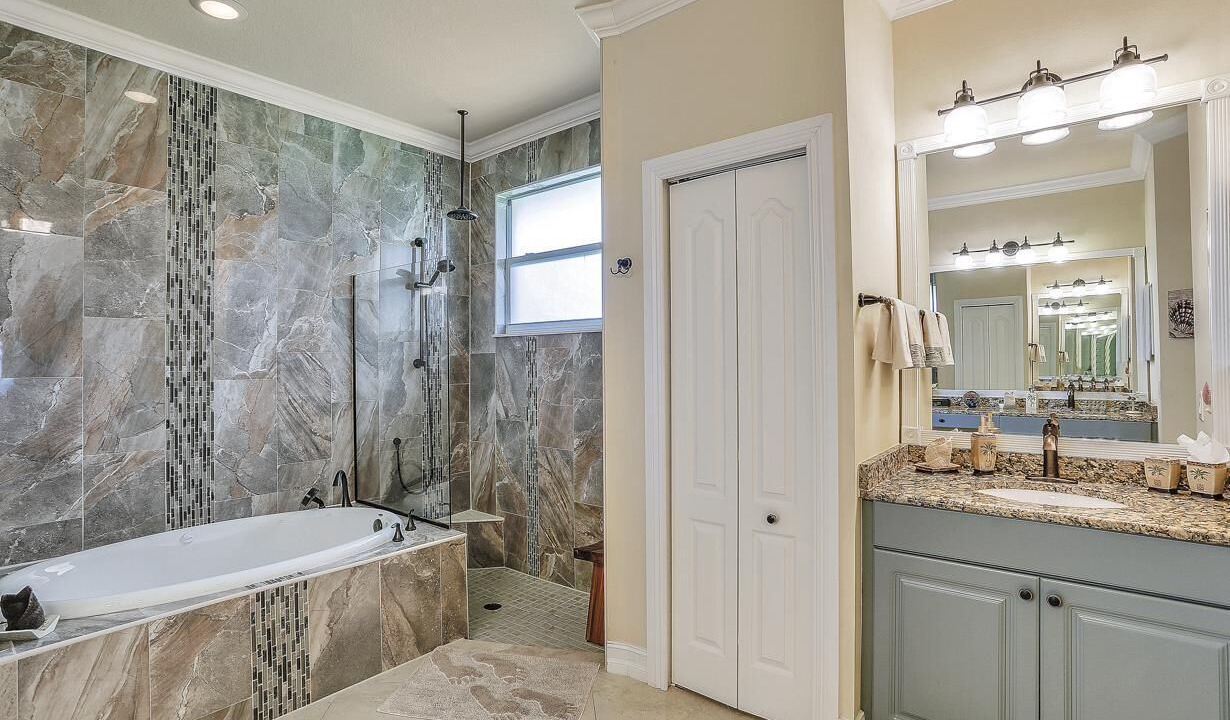 Photo of Bathroom in Pelican