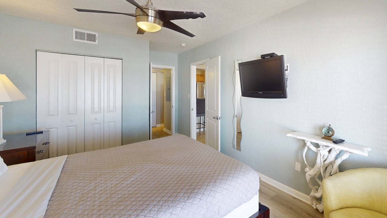 Photo of Bedroom in Pass-a-Grille Historic District