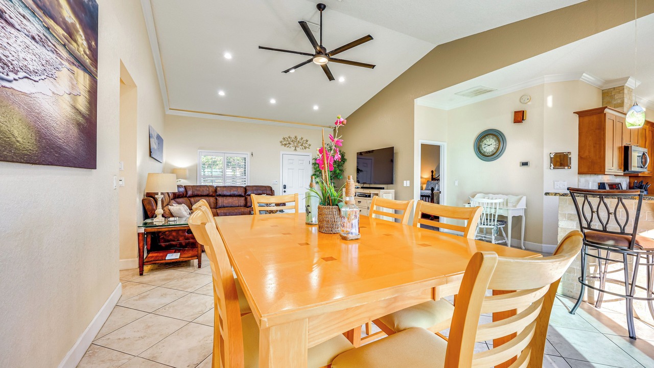 Photo of Livingroom in Beverly Beach
