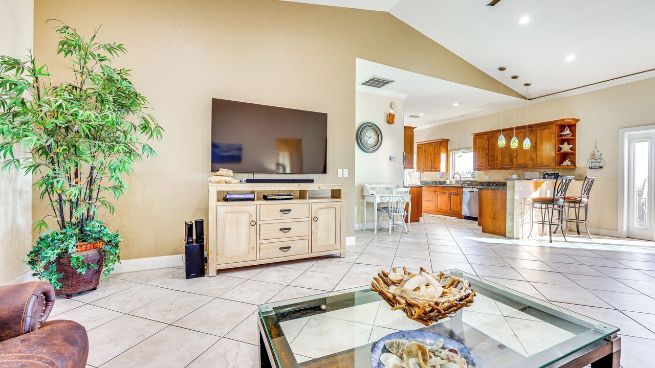 Photo of Livingroom in Beverly Beach