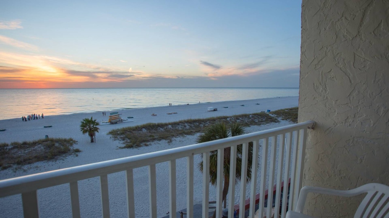 Photo of Patio Balcony in Treasure Island