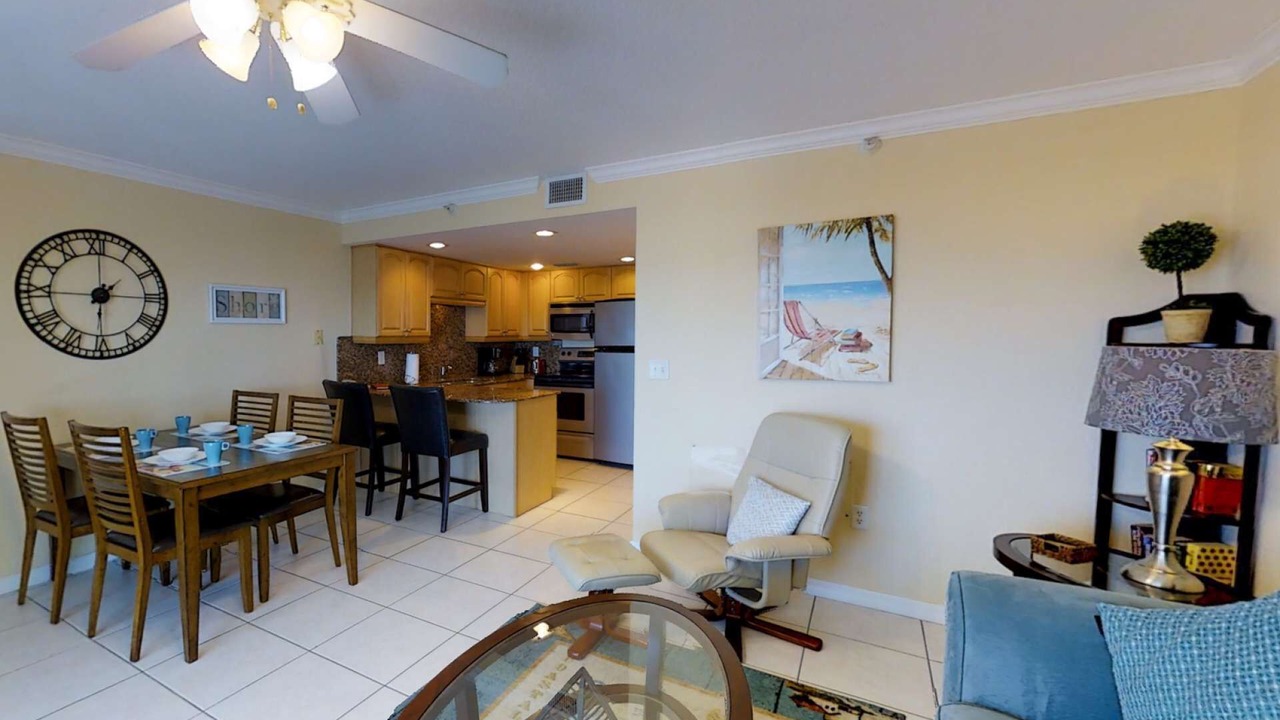 Photo of Livingroom in Treasure Island