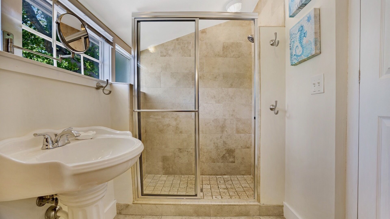 Photo of Bathroom in Uptown - Upper Duval