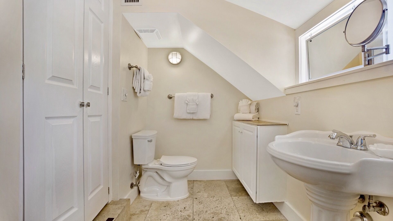 Photo of Bathroom in Uptown - Upper Duval