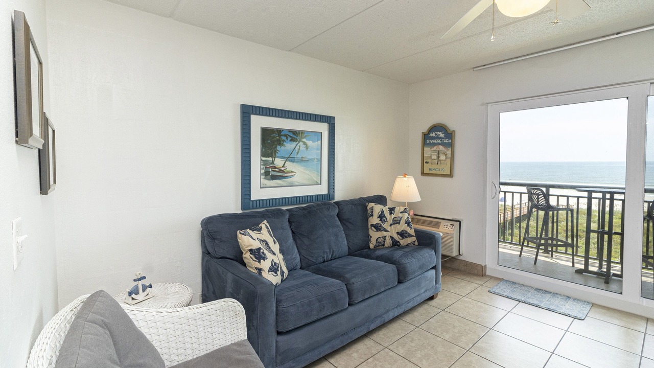 Photo of Livingroom in Crescent Beach