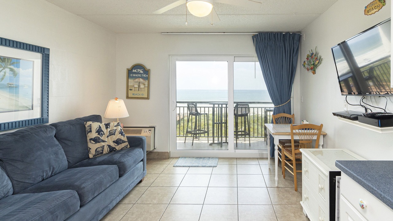 Photo of Livingroom in Crescent Beach