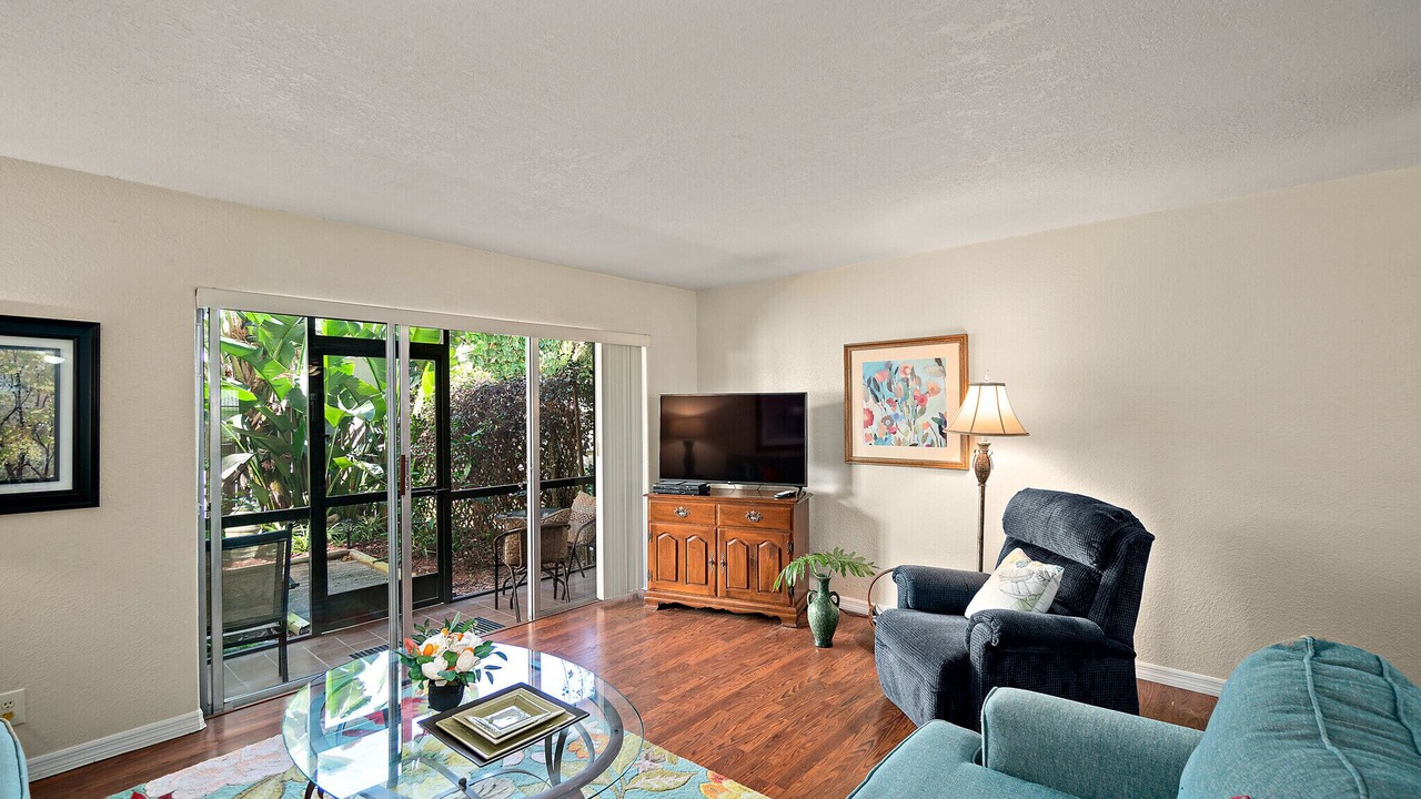 Photo of Livingroom in Historic Downtown Melbourne