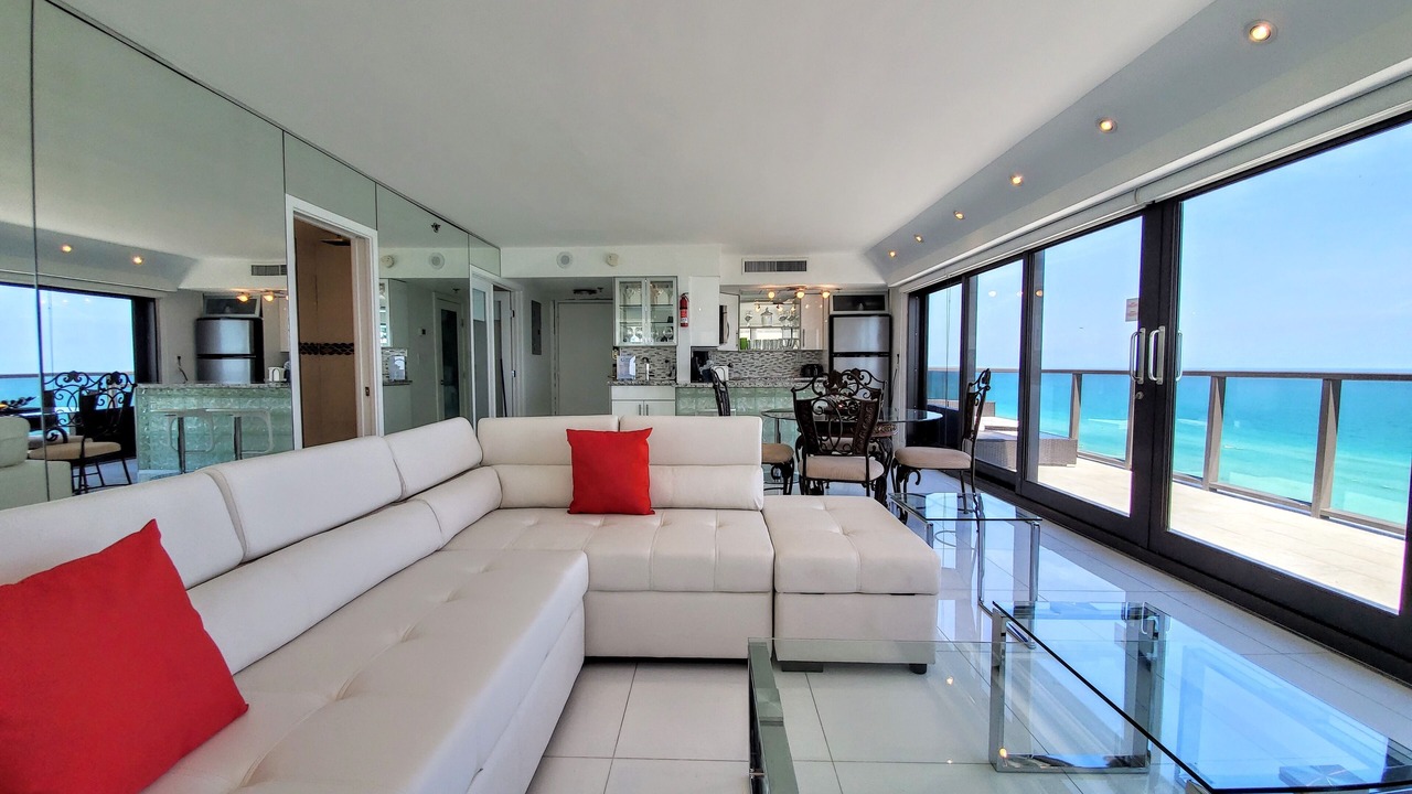 Photo of Livingroom in Mid Beach