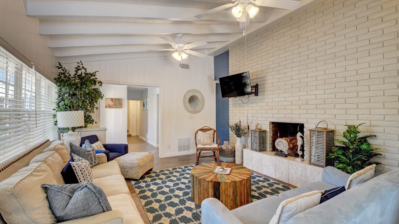 Photo of Livingroom in Lake Ida Shores
