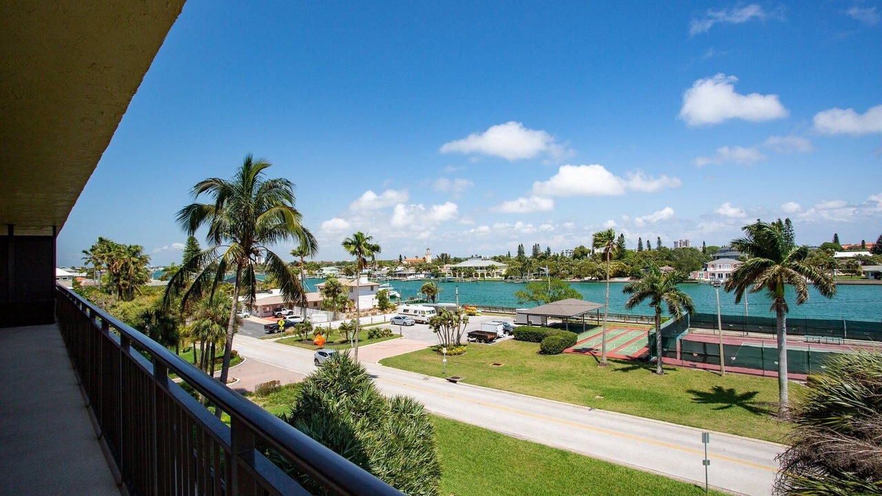 Photo of Patio Balcony in Sunset Beach