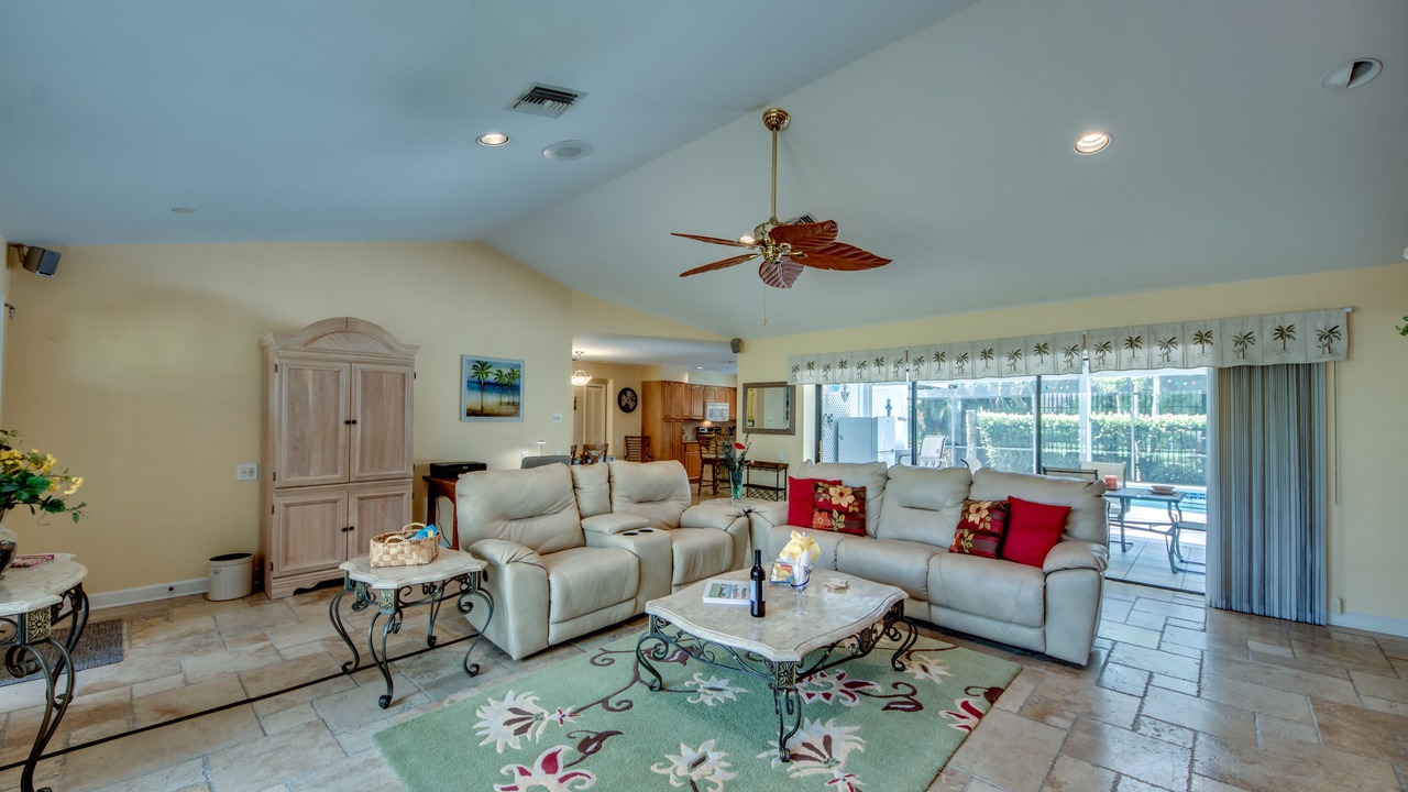 Photo of Livingroom in Bonita Shores