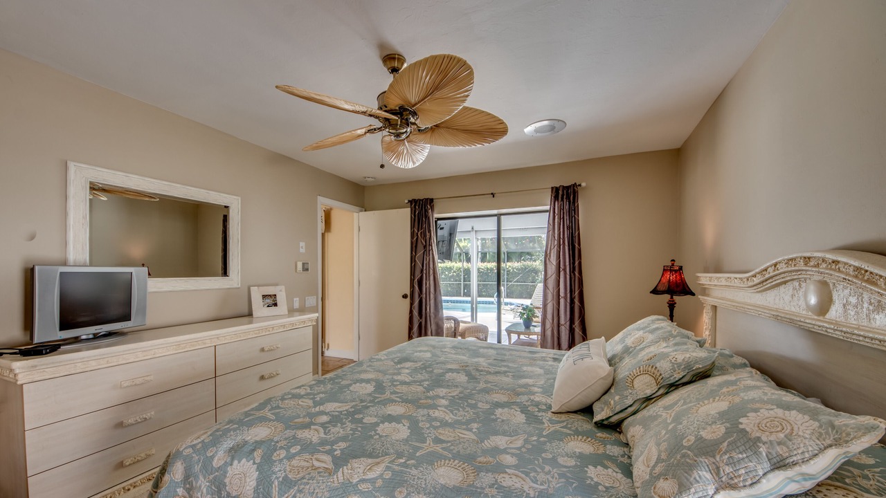Photo of Bedroom in Bonita Shores